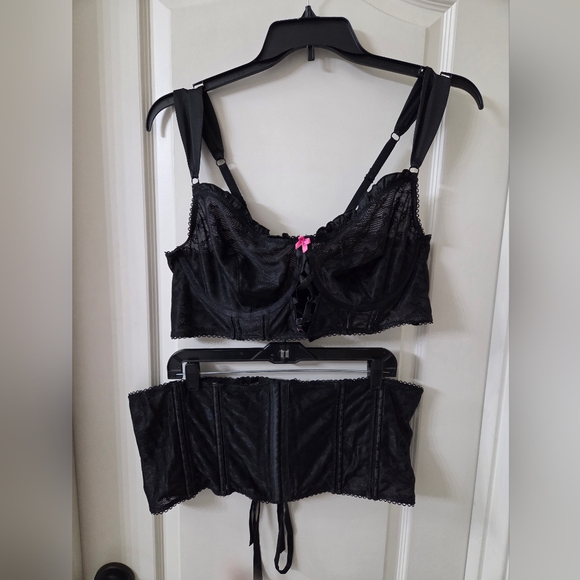 Torrid Betsey Johnson Black Bra AND Lace-Up Waist Cincher SET Size 3 Limited Ed